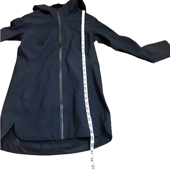 Lululemon Glyde Along Softshell- Black Size 2 - Picture 15 of 15